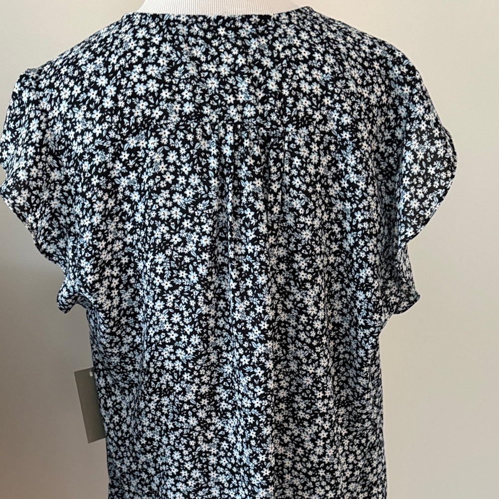 Chaus Black & White Daisy-Print V-Neck Blouse - Picture 5 of 7